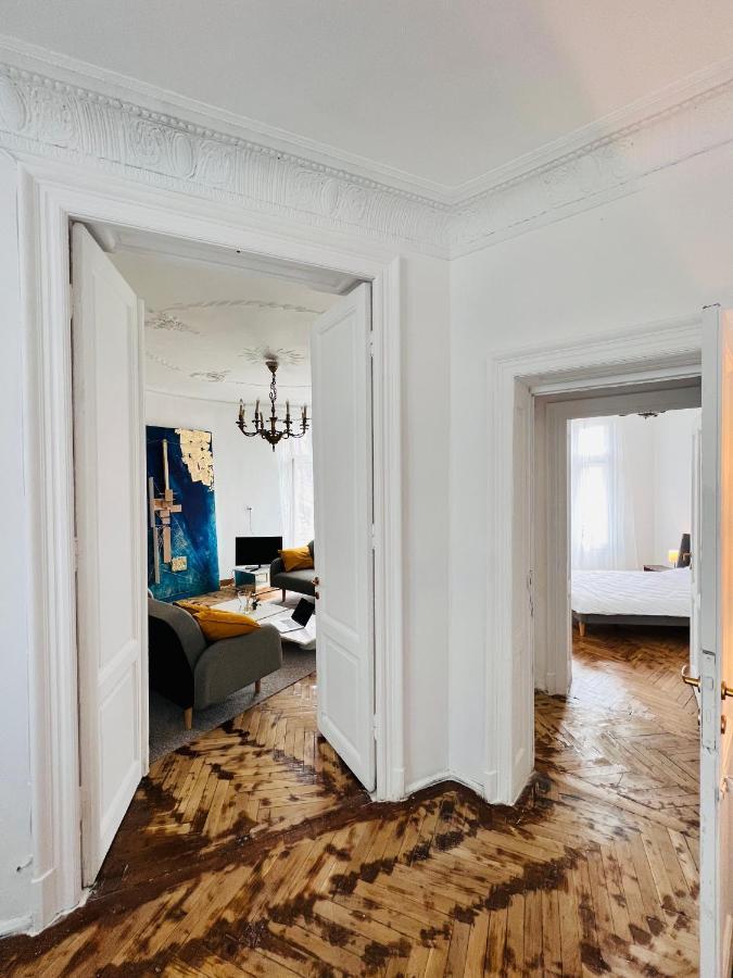 Sada Art Gallery Apartment Bucureşti Ngoại thất bức ảnh