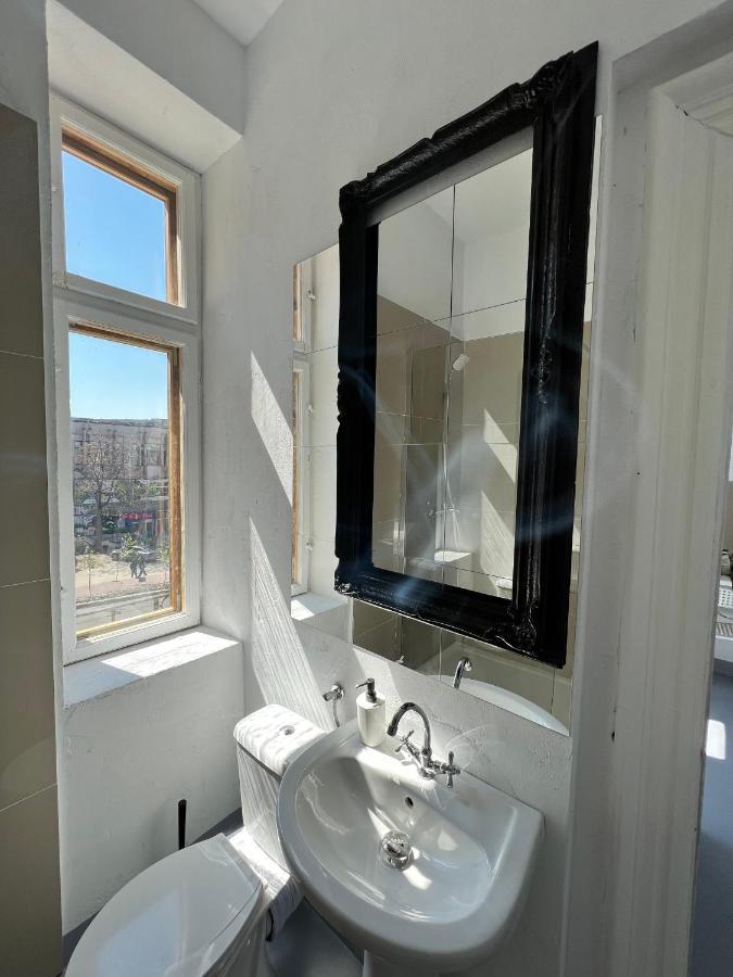 Sada Art Gallery Apartment Bucureşti Ngoại thất bức ảnh